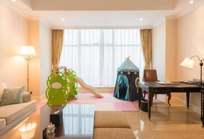 ホテル Qingdao Jinshi International