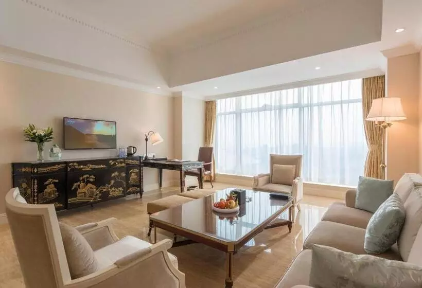 ホテル Qingdao Jinshi International