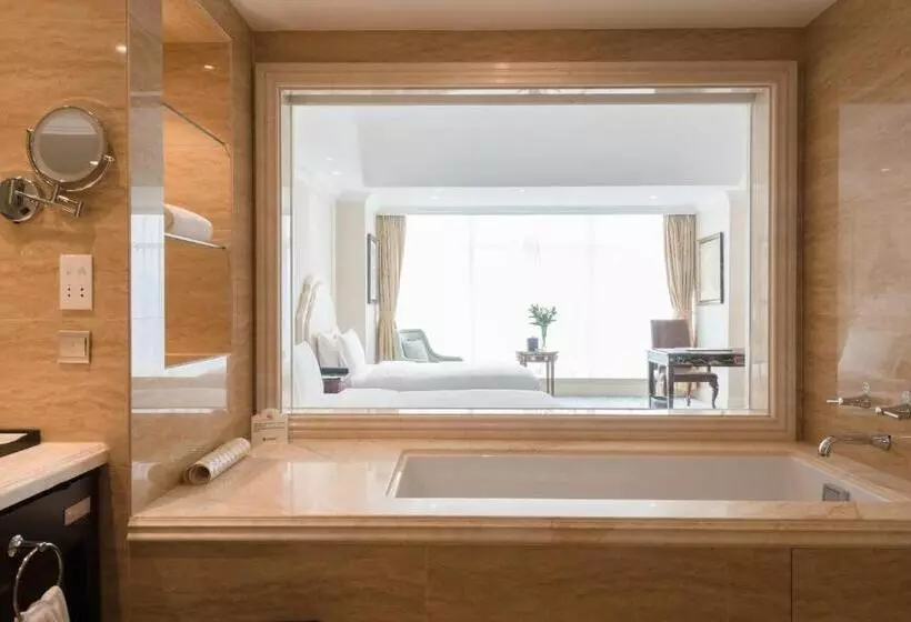 ホテル Qingdao Jinshi International