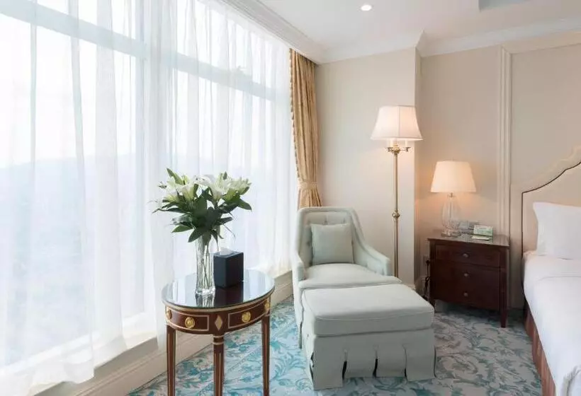 ホテル Qingdao Jinshi International