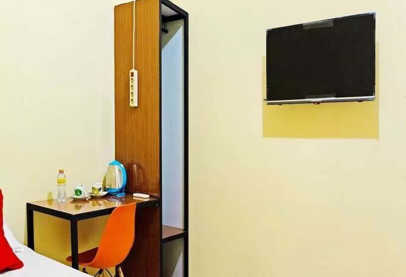 ホテル Spot On 91402 Home 59 Tegal Danas