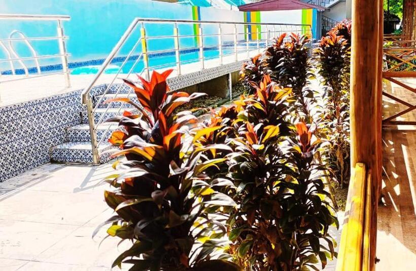 Hotel White Coral Beach Resort