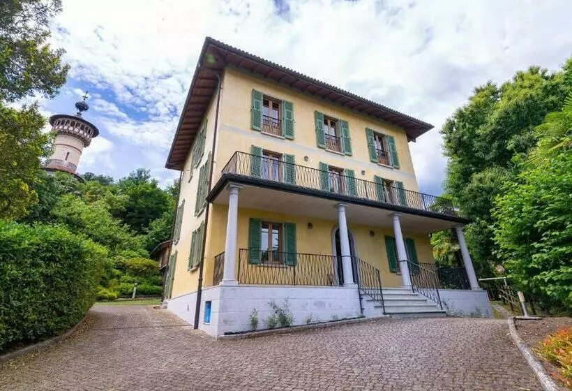 ペンション La Camelia, La Nostra Tripla Con Vista Lago, Al Secondo Piano Della Villa Isabella