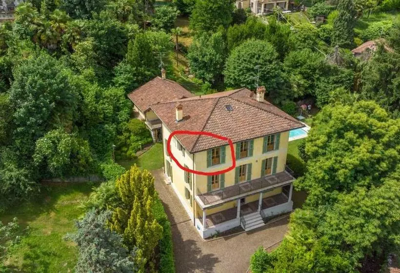 ペンション La Camelia, La Nostra Tripla Con Vista Lago, Al Secondo Piano Della Villa Isabella