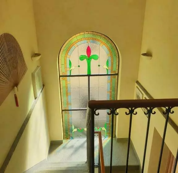 ペンション La Camelia, La Nostra Tripla Con Vista Lago, Al Secondo Piano Della Villa Isabella