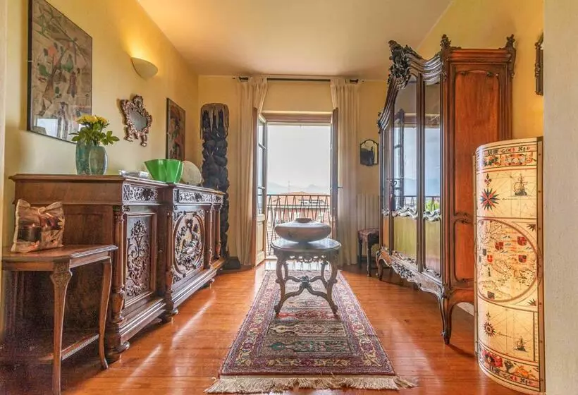 ペンション La Camelia, La Nostra Tripla Con Vista Lago, Al Secondo Piano Della Villa Isabella
