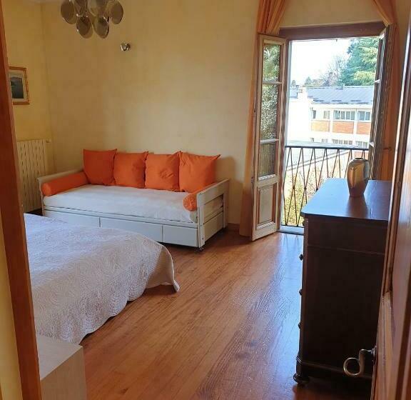 펜션 La Camelia, La Nostra Tripla Con Vista Lago, Al Secondo Piano Della Villa Isabella