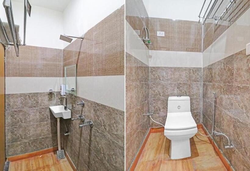 בית מלון כפרי Oyo 85578 The Royal Plaza