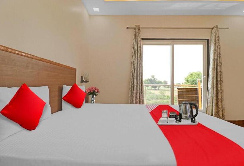 בית מלון כפרי Oyo 85578 The Royal Plaza