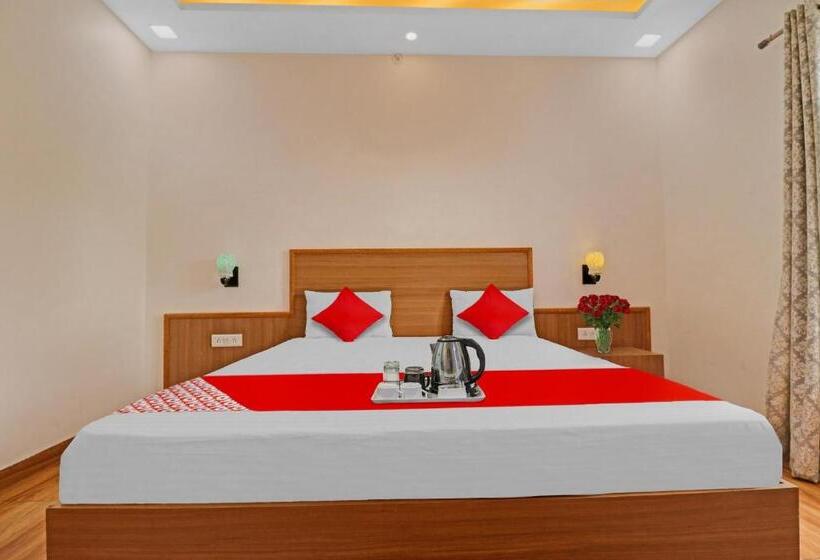 בית מלון כפרי Oyo 85578 The Royal Plaza