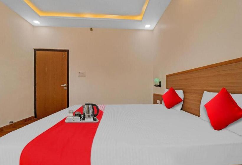 בית מלון כפרי Oyo 85578 The Royal Plaza