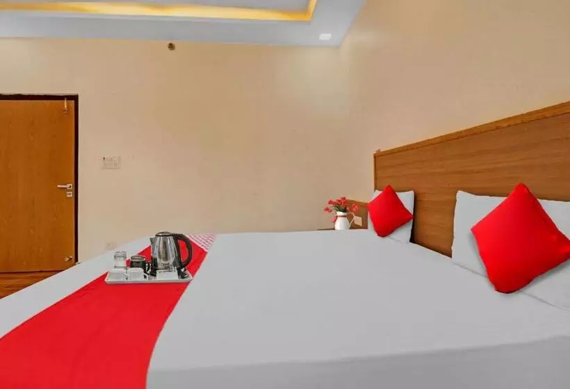 Hotelli Oyo 85578 The Royal Plaza
