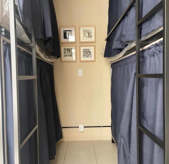 پانسیون Hostal Xao