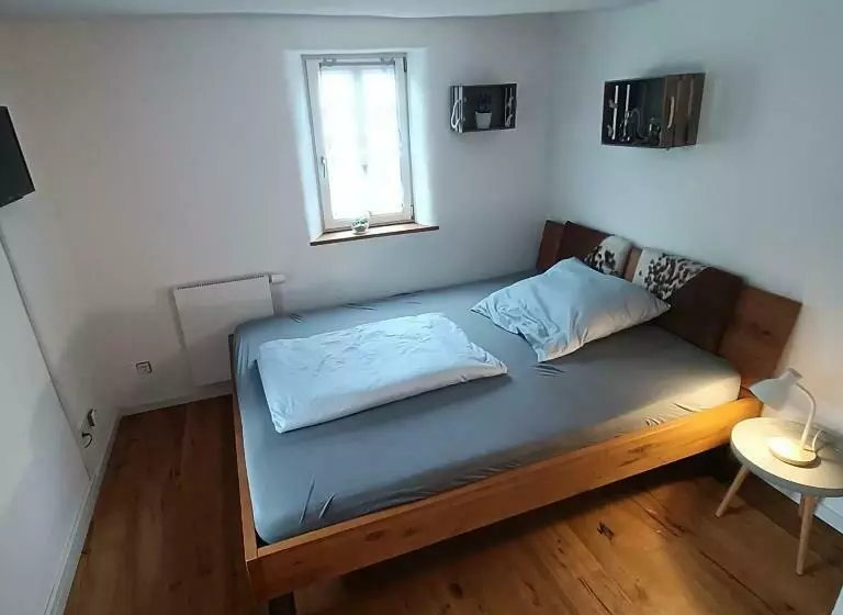 Apartments & Möblierte Zimmer In Kahl Am Main, Kontaktloser Self Check In, W Lan, Schreibtisch, Dusc