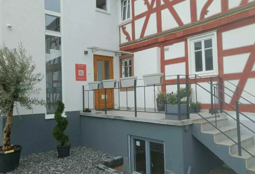 Apartments & Möblierte Zimmer In Kahl Am Main, Kontaktloser Self Check In, W Lan, Schreibtisch, Dusc