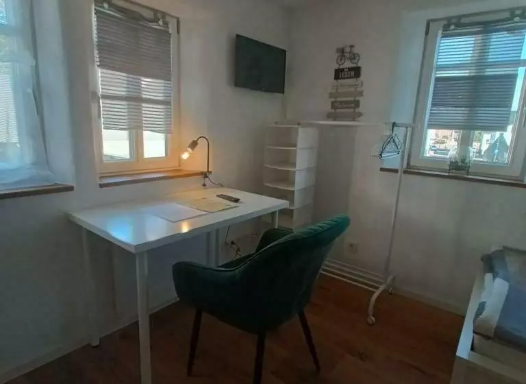 Apartments & Möblierte Zimmer In Kahl Am Main, Kontaktloser Self Check In, W Lan, Schreibtisch, Dusc