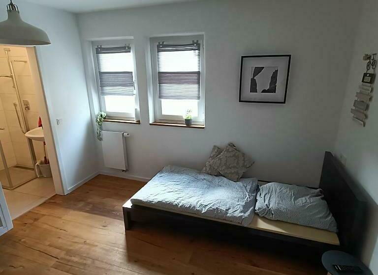 Apartments & Möblierte Zimmer In Kahl Am Main, Kontaktloser Self Check In, W Lan, Schreibtisch, Dusc