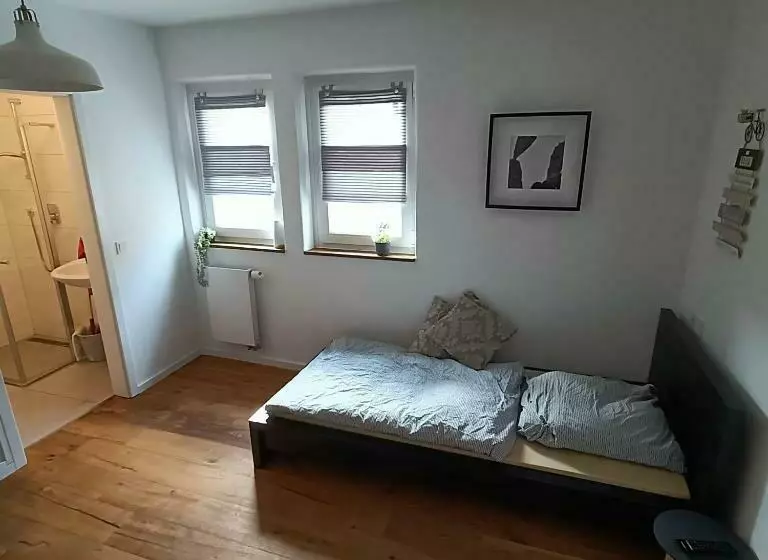 Apartments & Möblierte Zimmer In Kahl Am Main, Kontaktloser Self Check In, W Lan, Schreibtisch, Dusc