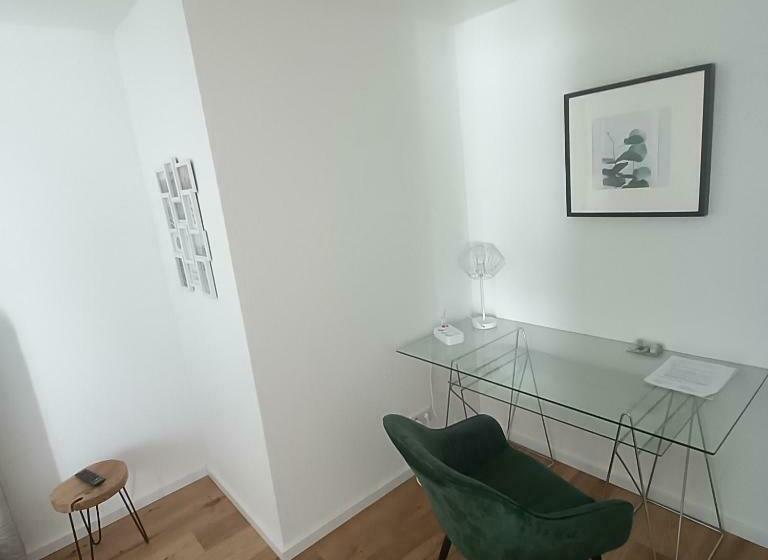 Apartments & Möblierte Zimmer In Kahl Am Main, Kontaktloser Self Check In, W Lan, Schreibtisch, Dusc