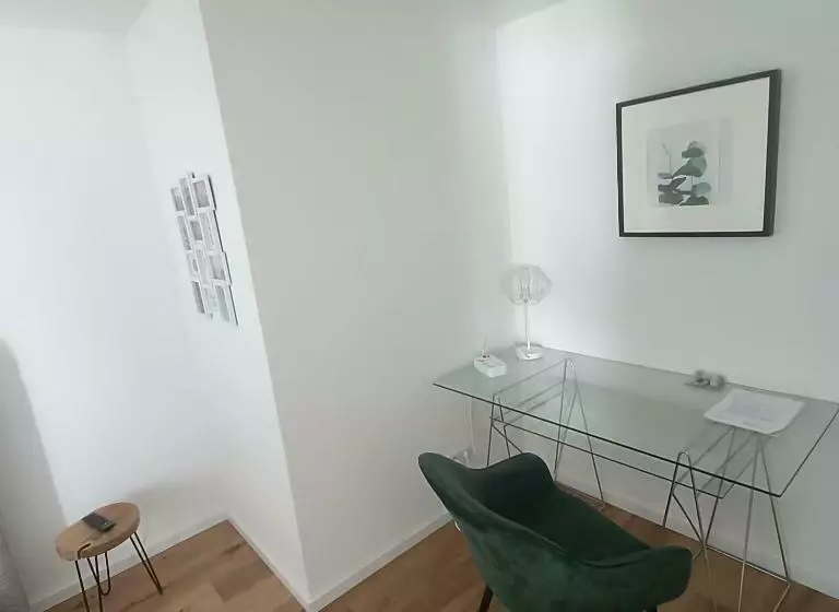 Apartments & Möblierte Zimmer In Kahl Am Main, Kontaktloser Self Check In, W Lan, Schreibtisch, Dusc