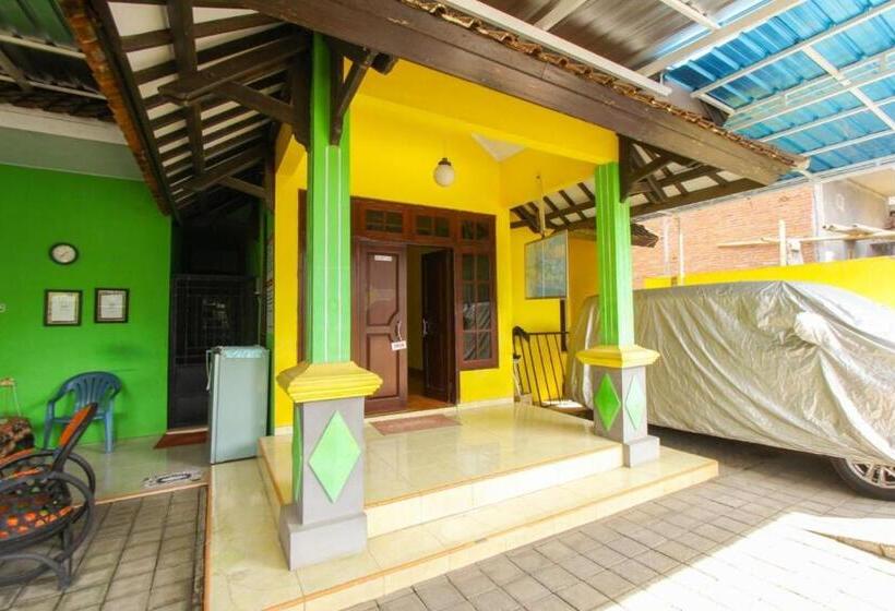 펜션 Kampung Osing Inn