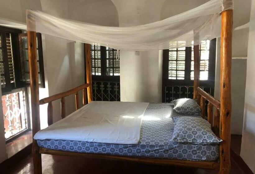 膳宿费 Uko Uko House