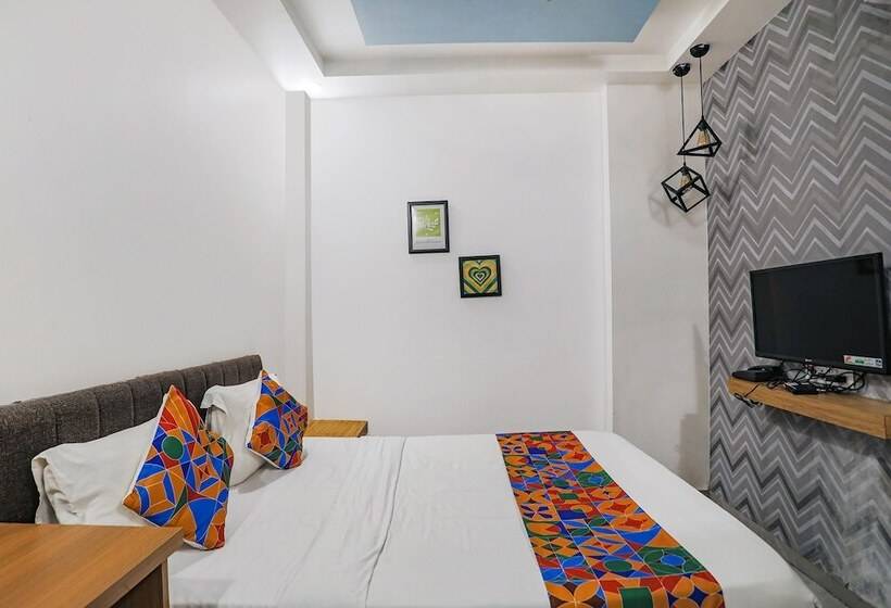 Hotel Fabexpress Pramila Prakash