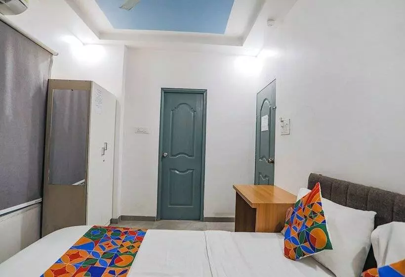 Hotelli Fabexpress Pramila Prakash