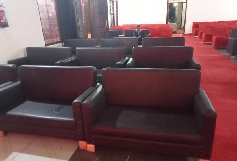 ホテル Spot On Prithvi Garden