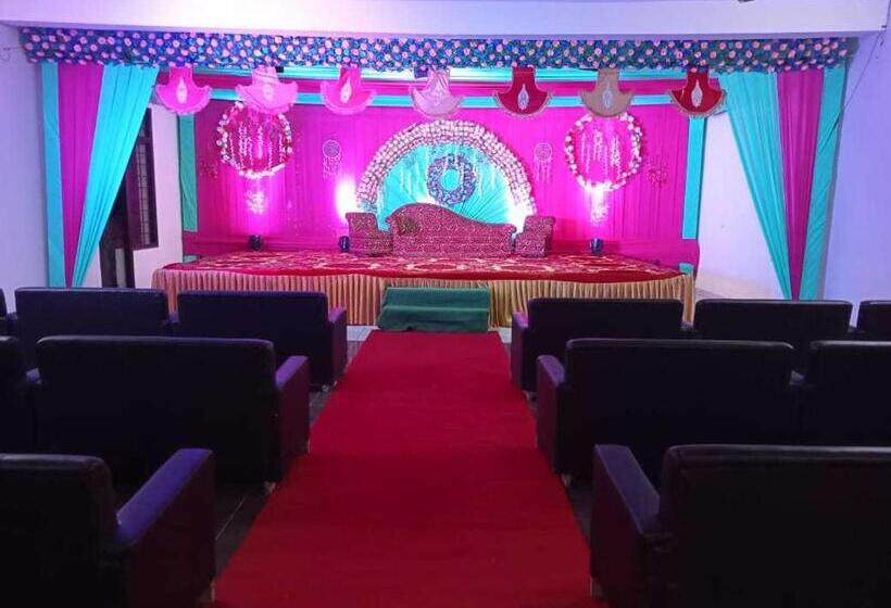 ホテル Spot On Prithvi Garden