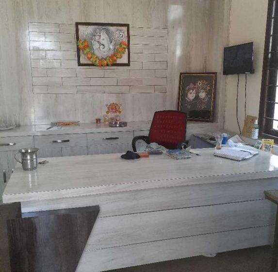 ホテル Spot On Prithvi Garden