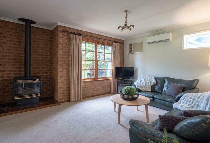 Eildon Motel Main House