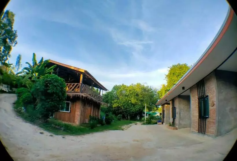 Majatalo บ้านพักเรือนแก้ว แม่สรวย