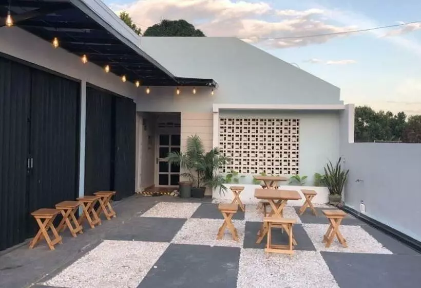 ペンション Azalea Guest House Syariah Tanjung Tabalong