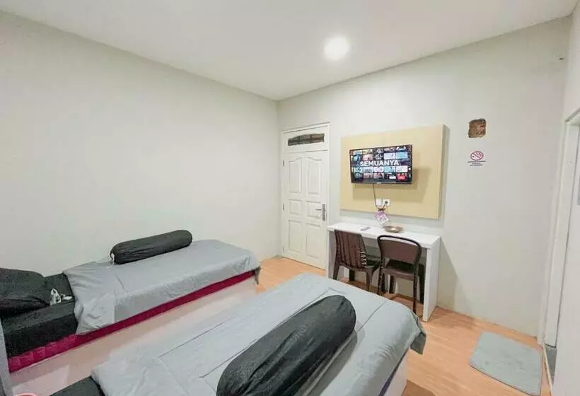 ペンション Azalea Guest House Syariah Tanjung Tabalong