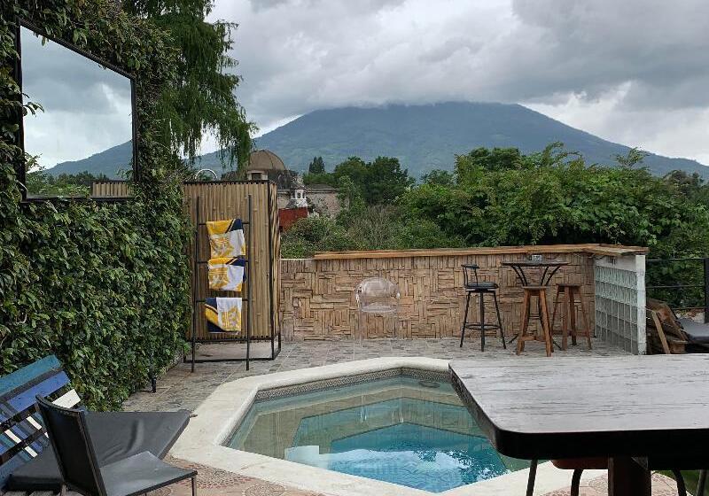 پانسیون Volko Party Hostel