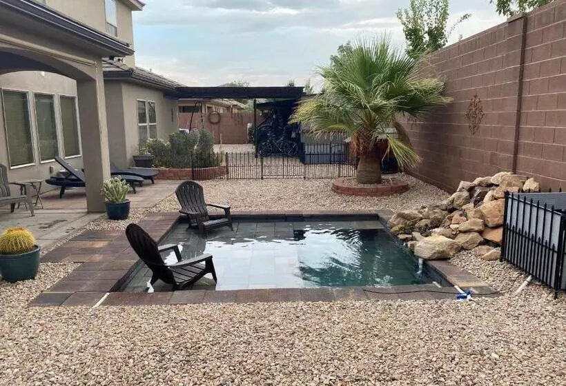 ペンション Zion Rv Stone Pool Inn, Pets Stay Free, Fenced In Yard, Relaxing Waterfall!