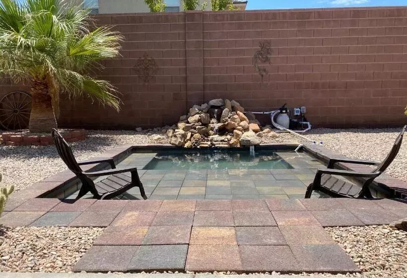 ペンション Zion Rv Stone Pool Inn, Pets Stay Free, Fenced In Yard, Relaxing Waterfall!