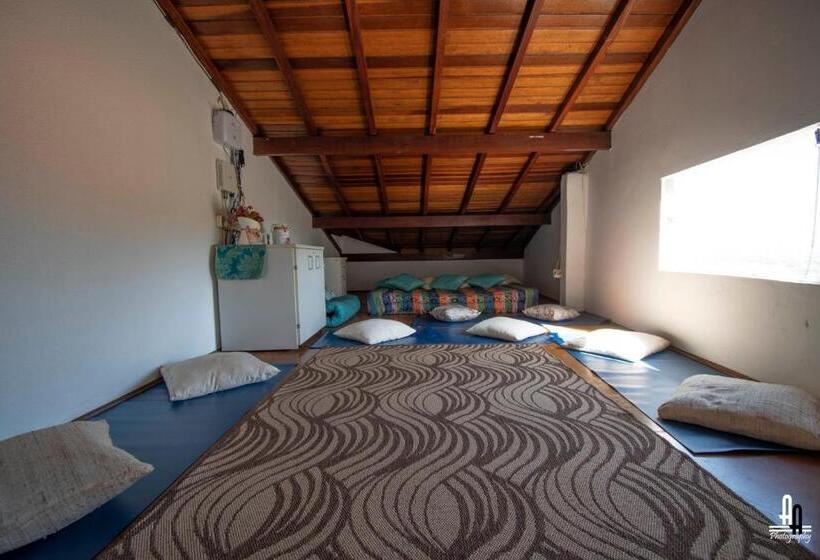 تختخواب و صبحانه Ashram Anandini