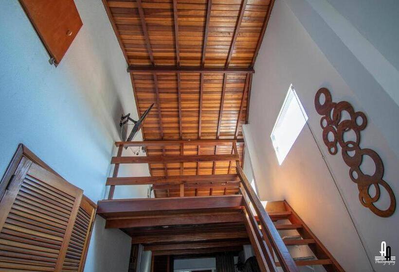 تختخواب و صبحانه Ashram Anandini