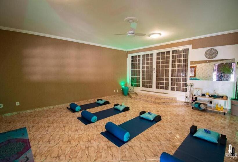 تختخواب و صبحانه Ashram Anandini