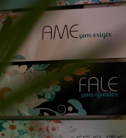 تختخواب و صبحانه Ashram Anandini