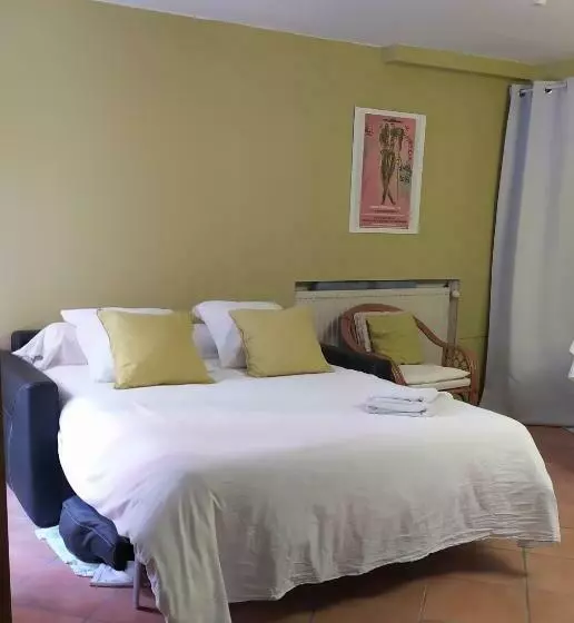 Aamiaismajoitus (B&B) Chambres D Hôtes Indépendantes Au Rez De Chaussée D Une Maison Provençale Dont Une Avec Cour Intérie