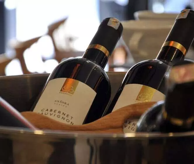 Cabana Boutique Hotel & Cafe