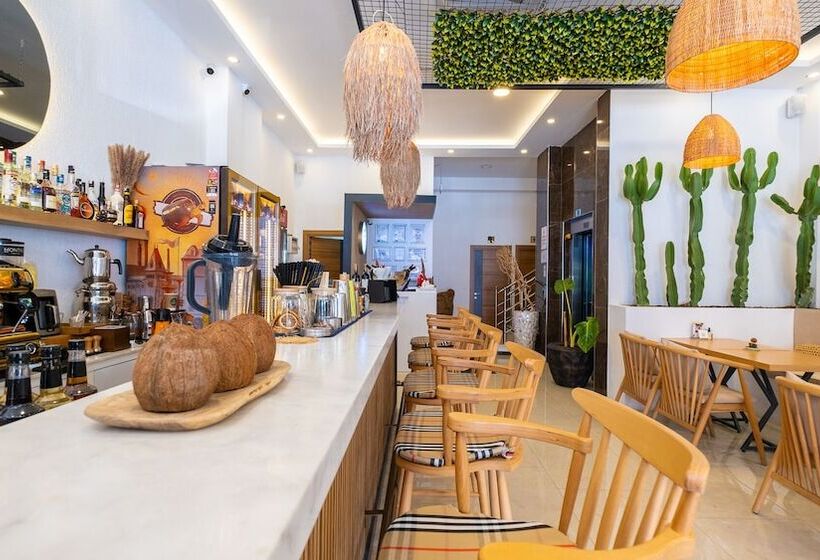 Cabana Boutique Hotel & Cafe