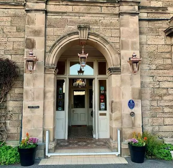 Majatalo The Pines Guest House