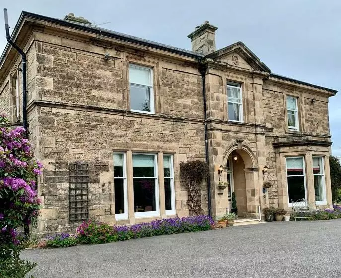 Majatalo The Pines Guest House