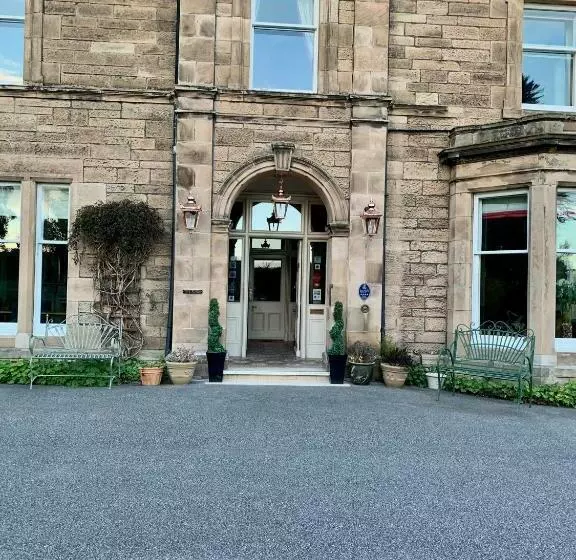 Majatalo The Pines Guest House