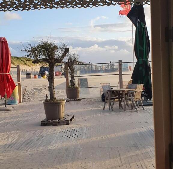 Bed and Breakfast Cozy Garden House Kijkduin Beach