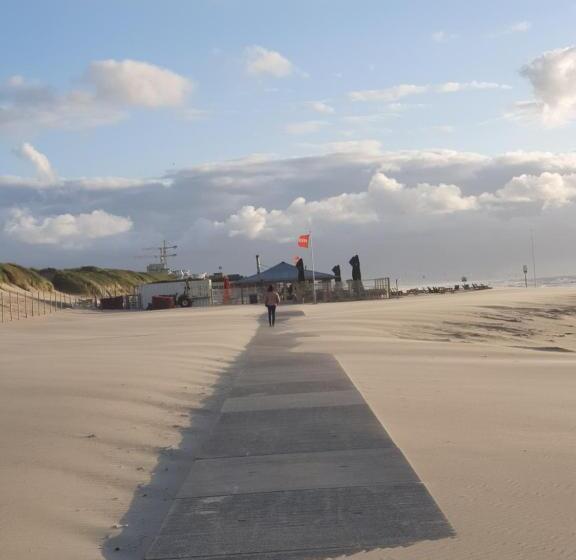 Bed and Breakfast Cozy Garden House Kijkduin Beach